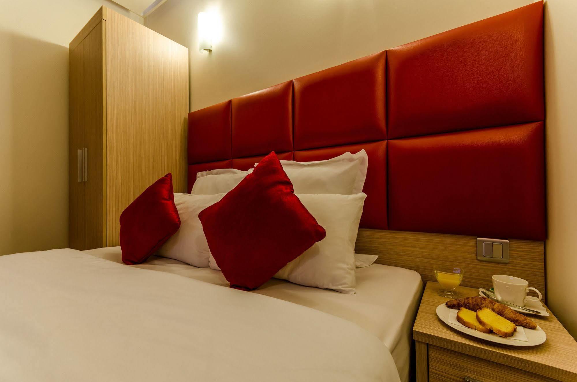 Hotel Riviera Renovated Paris Exteriör bild